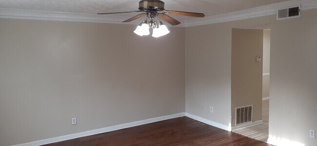 Foto del edificio - 3024 Spruce Cir