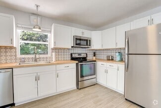 Building Photo - 2738 Martin St