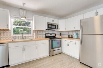 Building Photo - 2738 Martin St