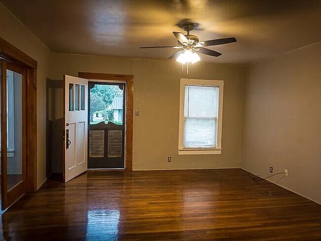 Foto del edificio - 715-723 W Cannon St