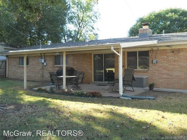 Building Photo - 3 br, 2 bath House - 1743 S. Erie Ave.