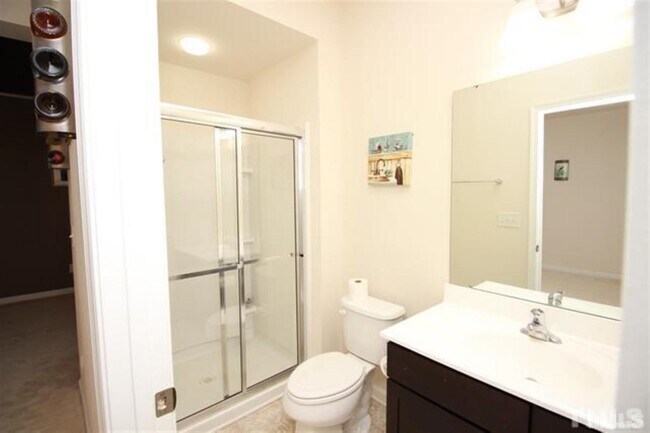 Foto del edificio - 421 Berry Chase Way