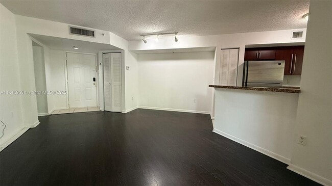Building Photo - 771 N Pine Island Rd