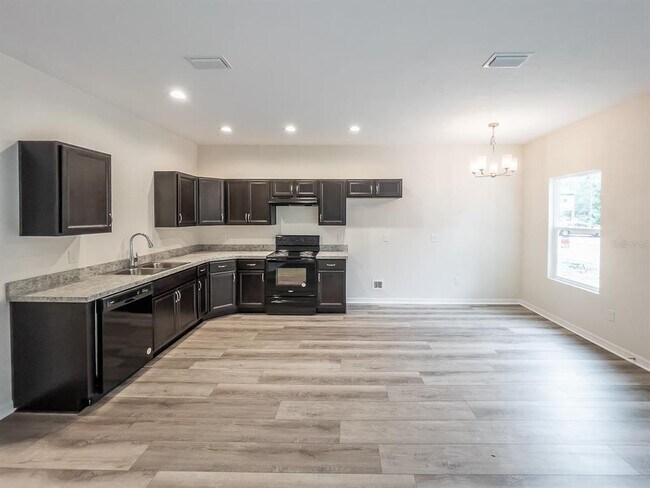 Foto del edificio - 818 NW 3rd Ave