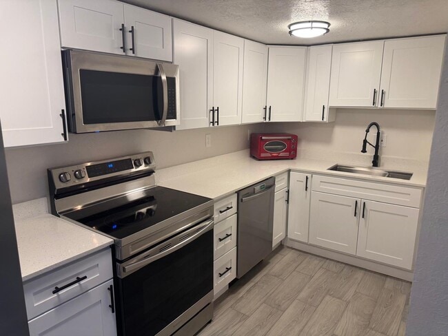 Kitchen - 8330 S Bryce Dr