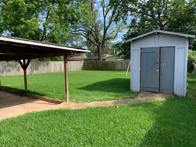 Foto del edificio - 1822 Cambridge St