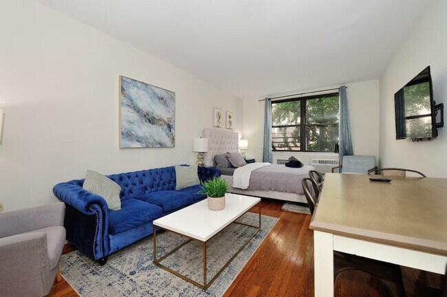 Building Photo - 442 E 78th St