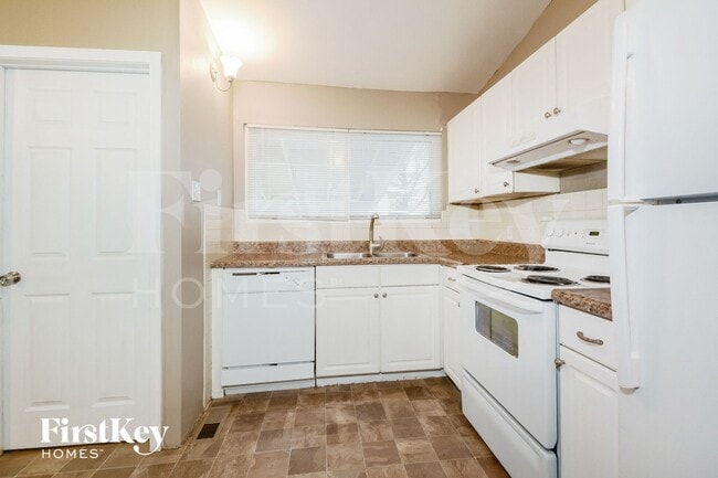 Building Photo - 1295 Ensenada Dr