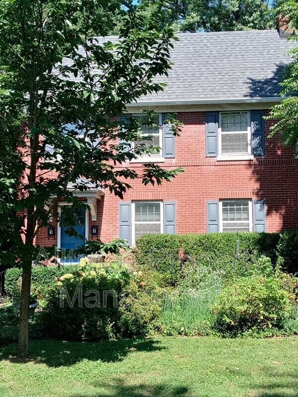 Building Photo - 2421 Glenmary Ave