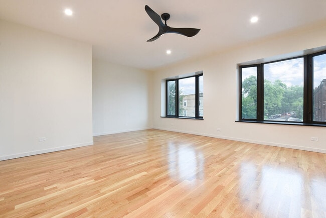 Foto del edificio - 3429 W Fullerton Ave