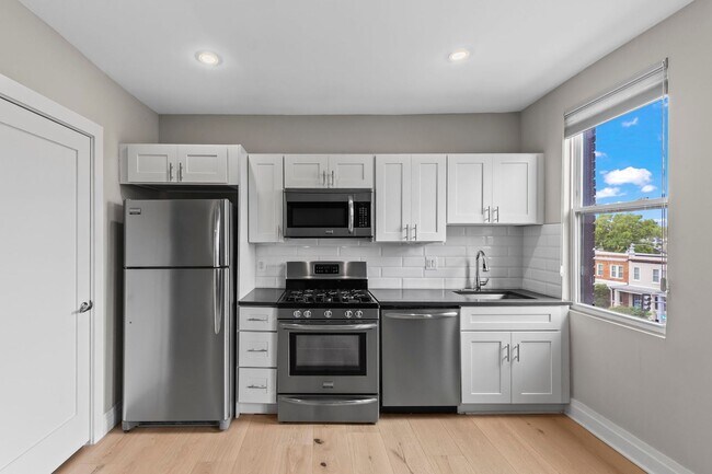 Bright Top-Floor 1BR Condo in Columbia Hei... - Bright Top-Floor 1BR Condo in Columbia Hei...