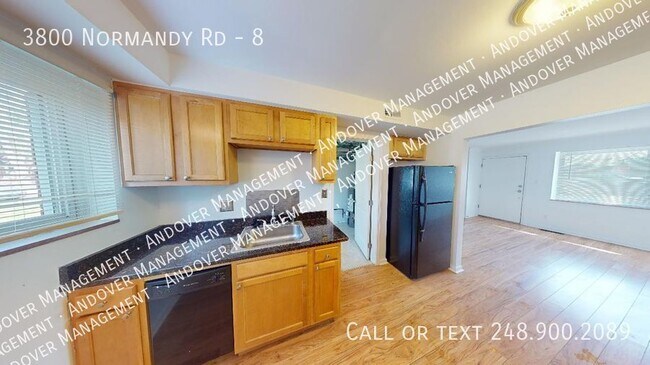 Building Photo - North Royal Oak Townhouse