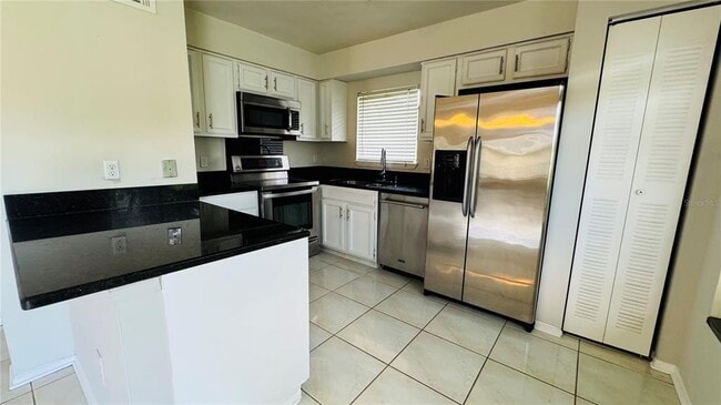 Foto del edificio - 4415 Pinebark Ave