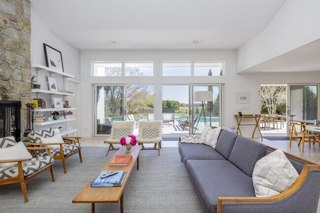 Building Photo - 36 Mill Creek Close