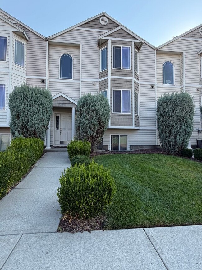 Building Photo - 4905 Montague Ln