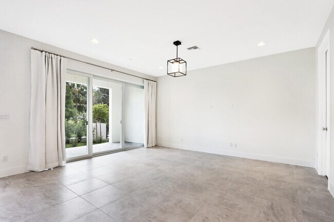 Foto del edificio - 12556 Gross Pointe Dr