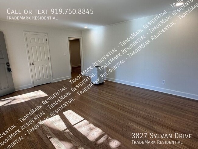 Foto del edificio - 3827 Sylvan Dr