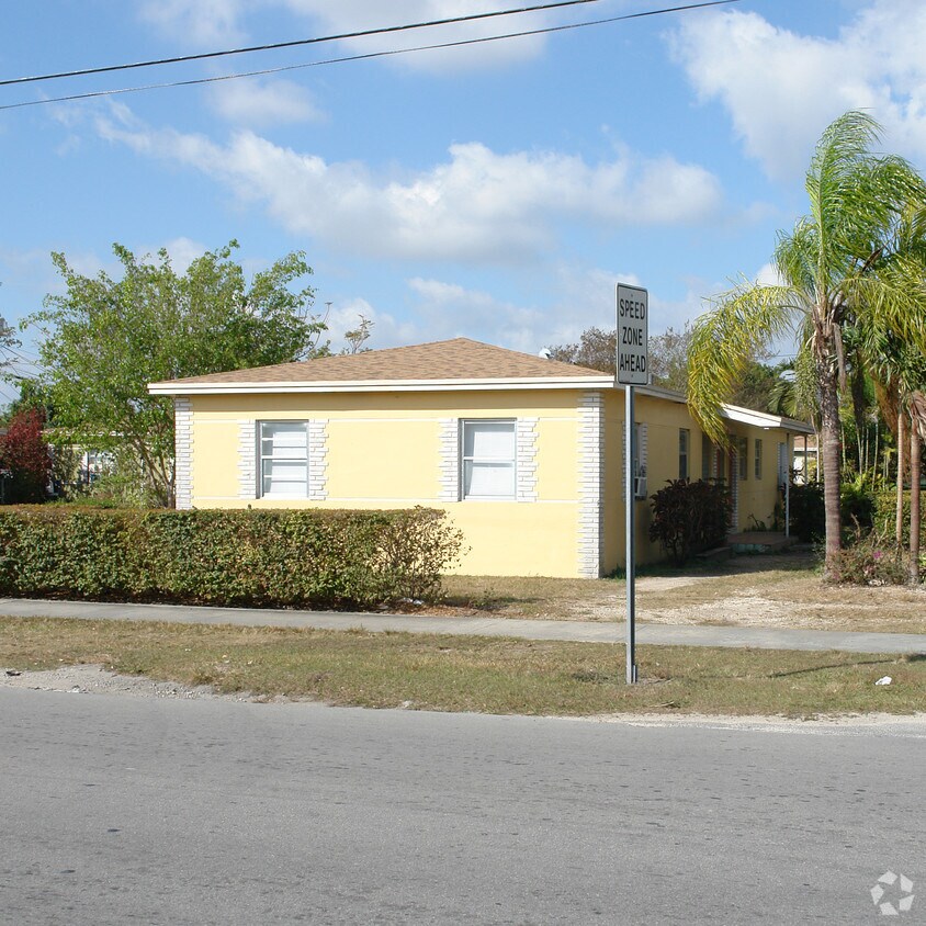 Building Photo - 868-872 NW 2nd Ave