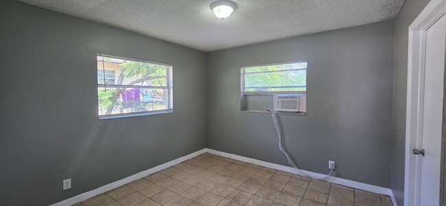 Building Photo - 9613 N 11th St