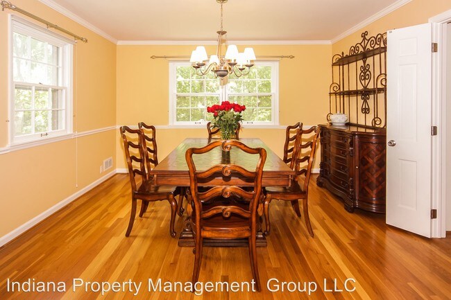 Foto del edificio - 6835 Creekside Ln