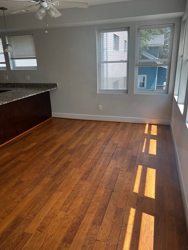 Primary Photo - 1425 Monroe St NE