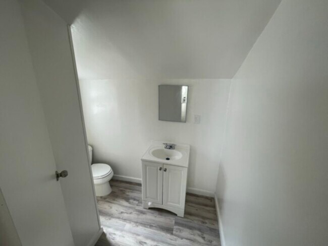 Building Photo - BEAUTIFUL FULLY REMODELED STAND ALONE COTT...