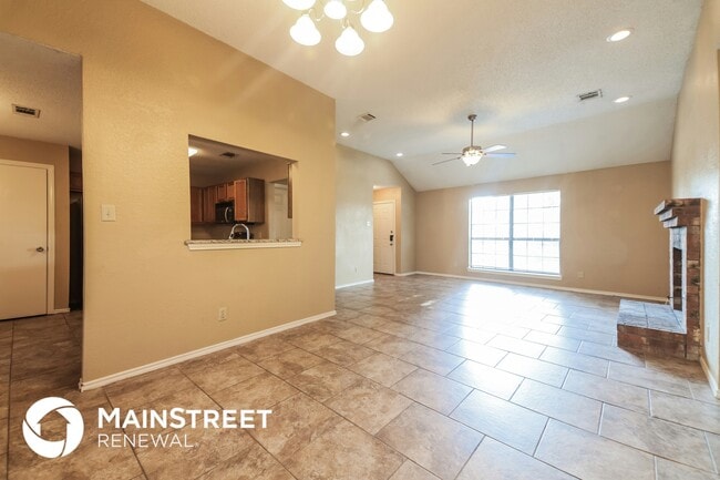 Building Photo - 2313 Crestview Ln