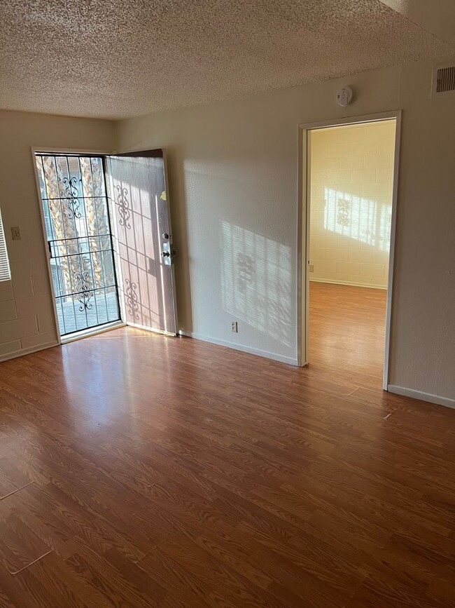 Building Photo - 1 Bedroom 1 Bath In Central Las Vegas