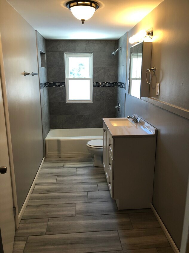 152 8th St Unit 3 Upper North, Reedsburg, WI 53959 Room for Rent