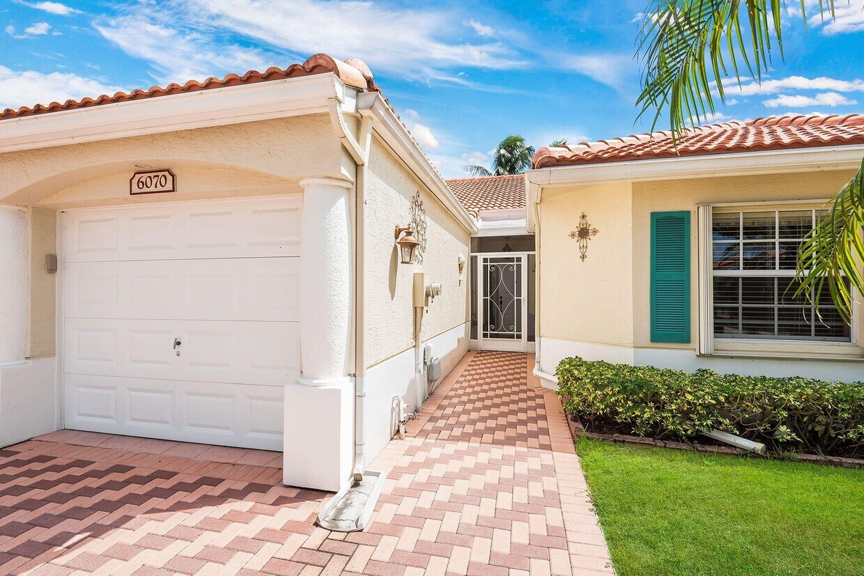 Foto principal - 6070 Lake Hibiscus Dr