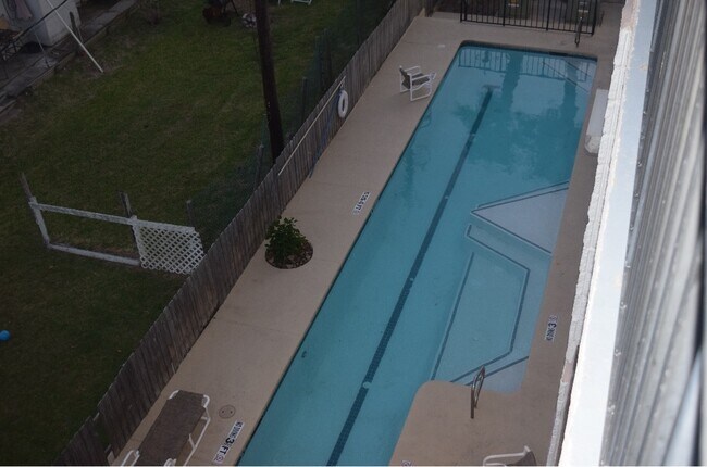 Building Photo - 109 W Tarpon St