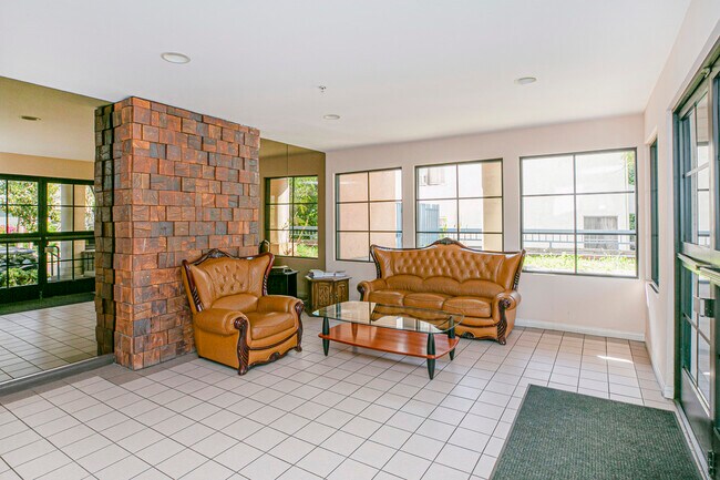Building Photo - 508 Glenwood Rd