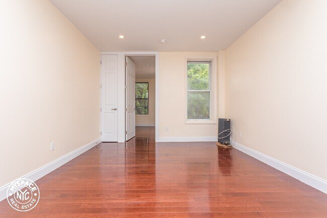 Building Photo - 910 Prospect Pl