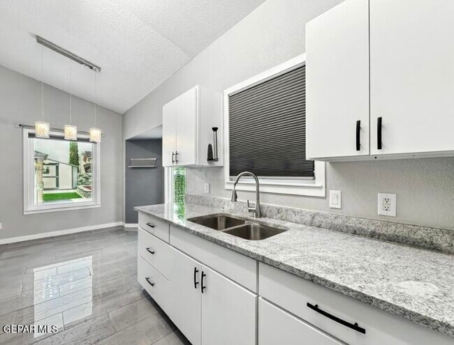 Building Photo - 12409 Golden Sun Dr