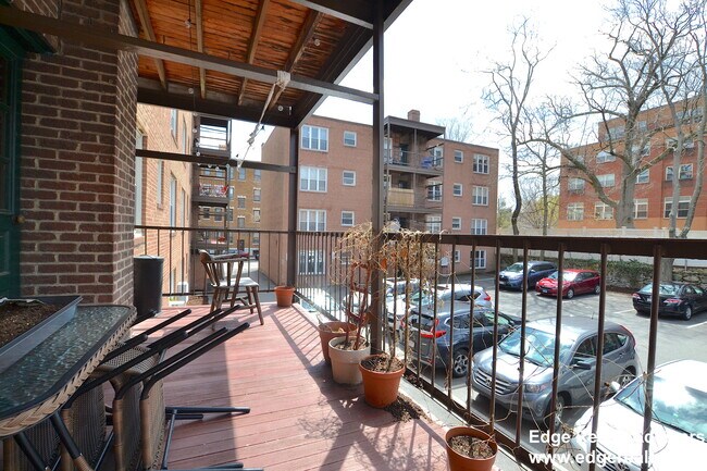 Foto del edificio - 80 Strathmore Rd