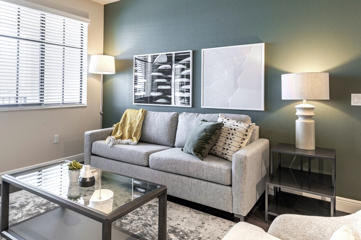 Foto principal - 6825 W Sunrise Blvd