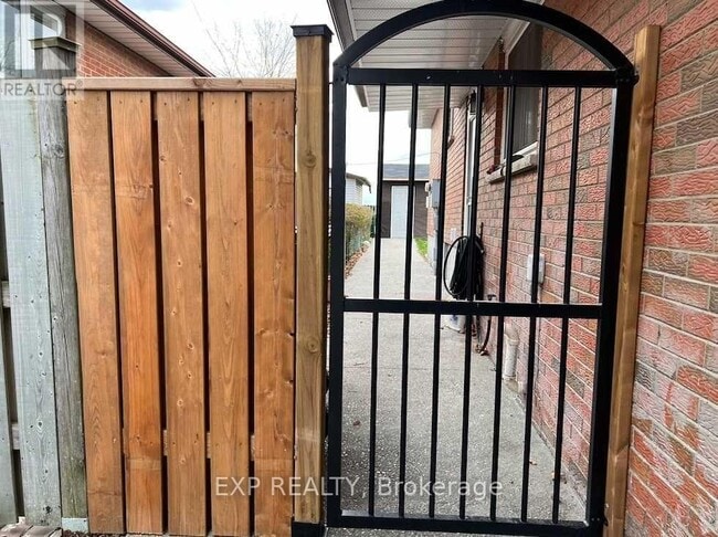 Building Photo - 866 Flagship Dr