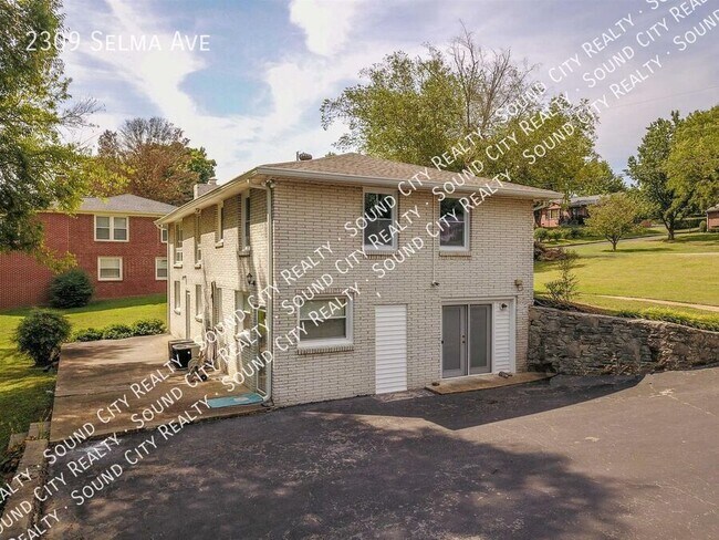 Foto del edificio - 2309 Selma Ave
