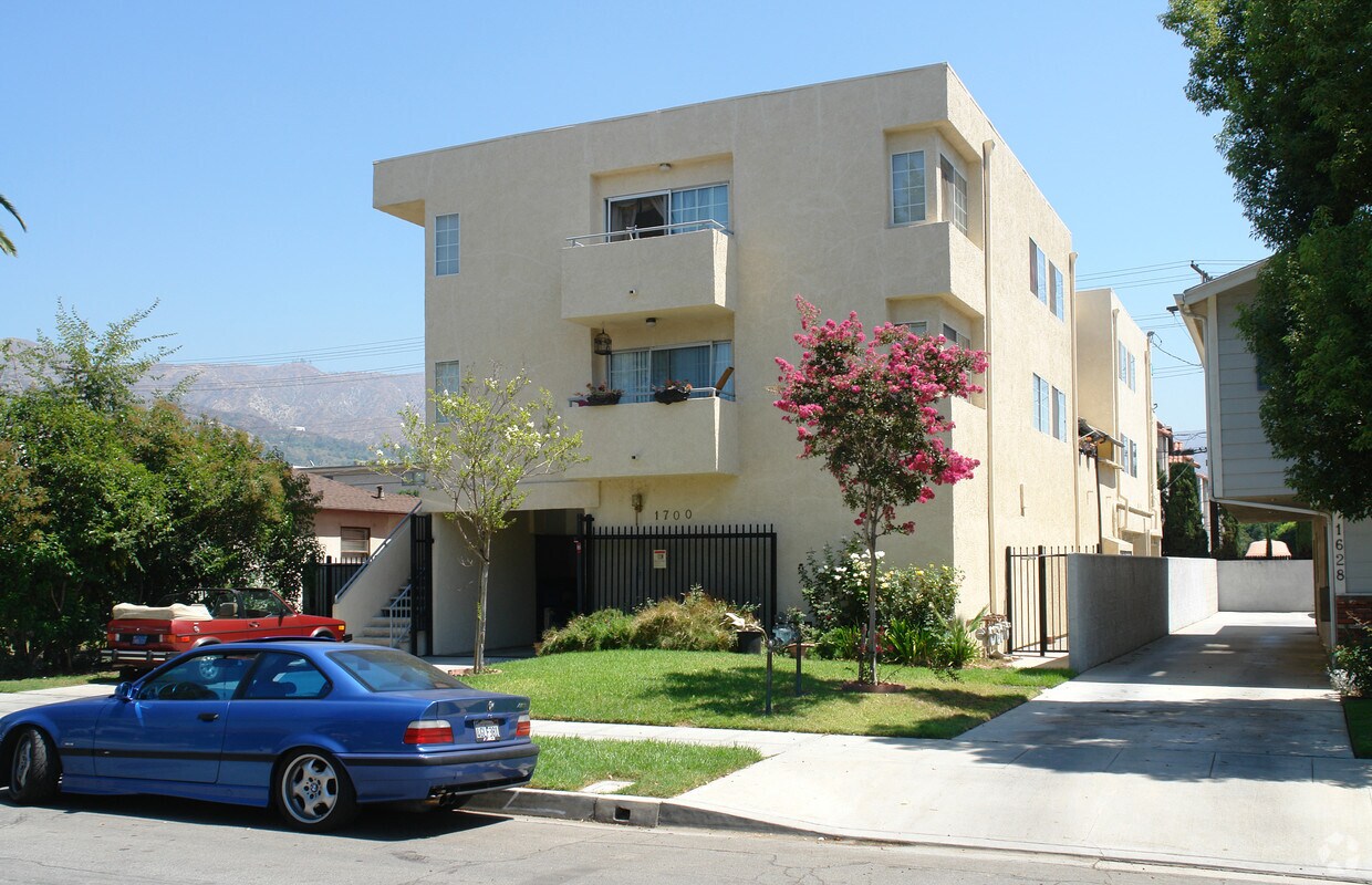 Building Photo - 1700 Keeler St