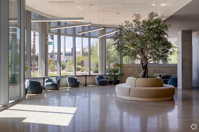 Lobby Lounge - PALMTower