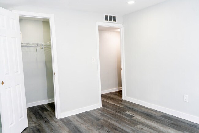 Foto del edificio - 103 Hawthorne Dr