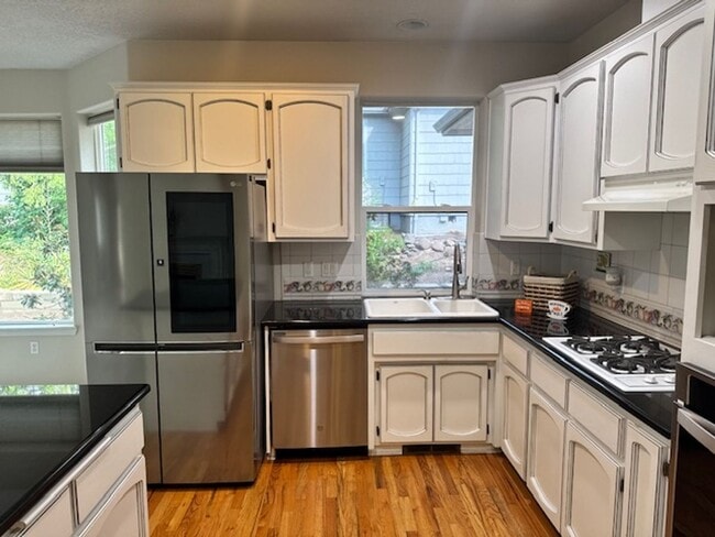 Building Photo - LONE PINE CREEK ESTATES IN GATED COMMUNITY...