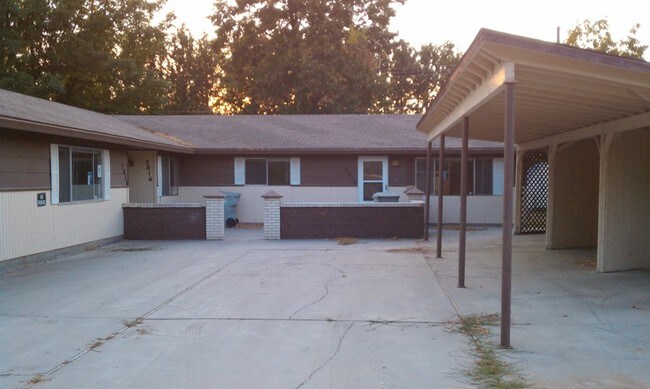 Building Photo - 2814 Iowa Ave