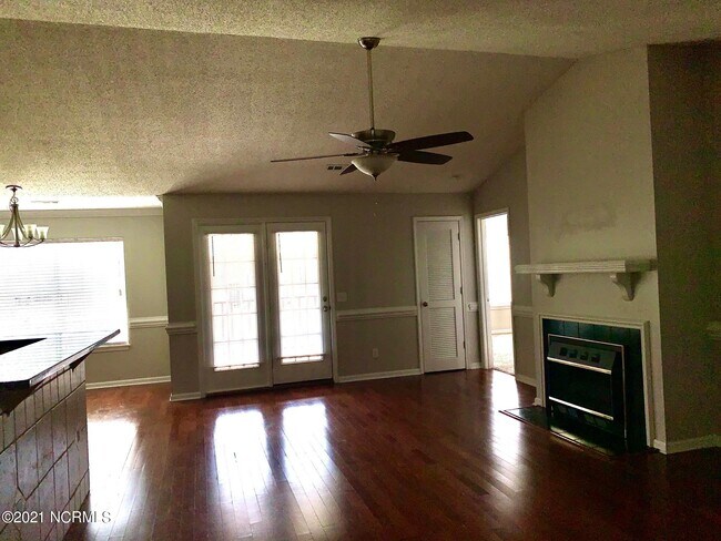 Building Photo - 3006 Mulberry Ln