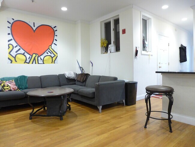 Building Photo - 985 Tremont St