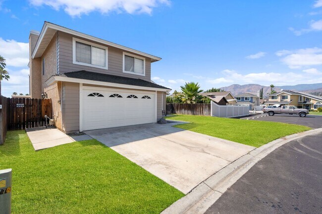 Foto del edificio - 4BD/ 2.5BA - Village Lakes Home *MOVE-IN S...