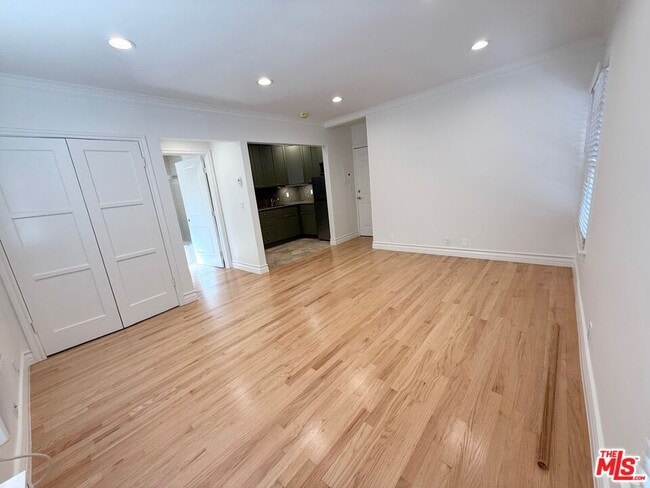 Foto del edificio - 204 S Reeves Dr