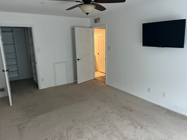 Building Photo - 4307 Aberdeen Ln