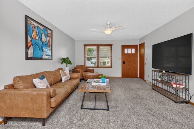 Building Photo - 202 NW Sharmin Dr
