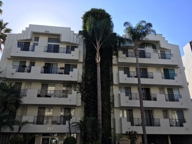 Foto principal - 311 S Swall Dr